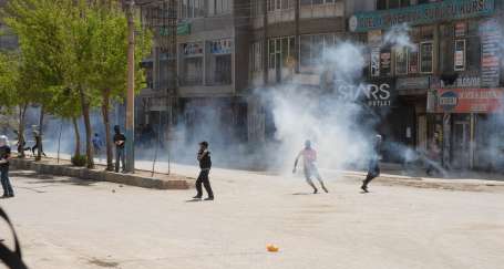 Molotof silah sayılırsa polise vurma yetkisi verilir