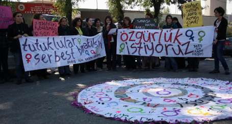 Kadınlar cezaevi önüne ‘barış noktası’ kurdu