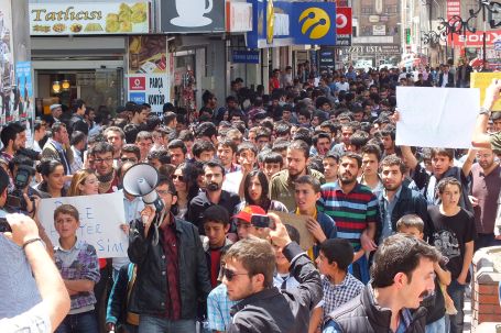 Her yer Taksim, her yer direniş!