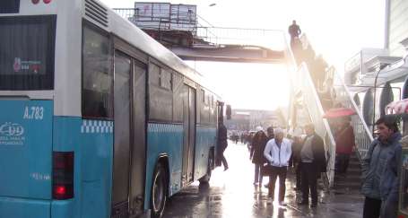 42 yıllık Türksan durağına metrobüs durağı yok!