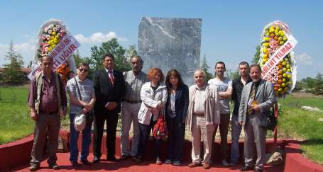 Nazım Hikmet, Anadolu’daki köy mezarında anıldı