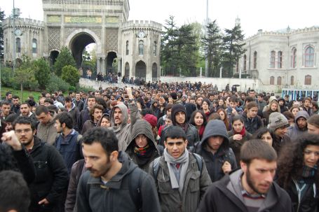 İÜ'de saldırılar sürüyor: 56 gözaltı