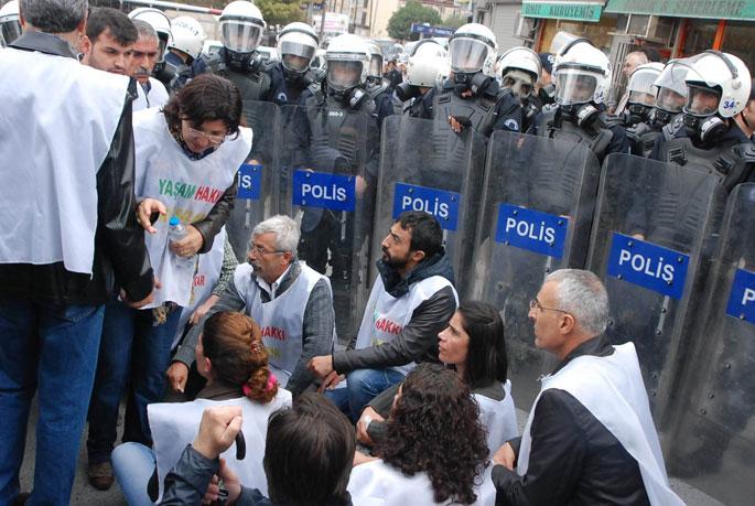 Açlık grevine destek veren 49 kişiye dava