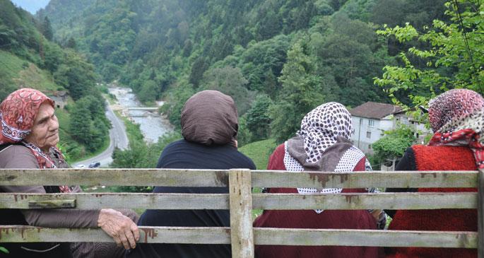 Askerin darp ettiği kadınlar: HES varsa AKP’ye oy yok!