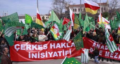 Çerkesler 'anadil' için ikinci kez alandaydı