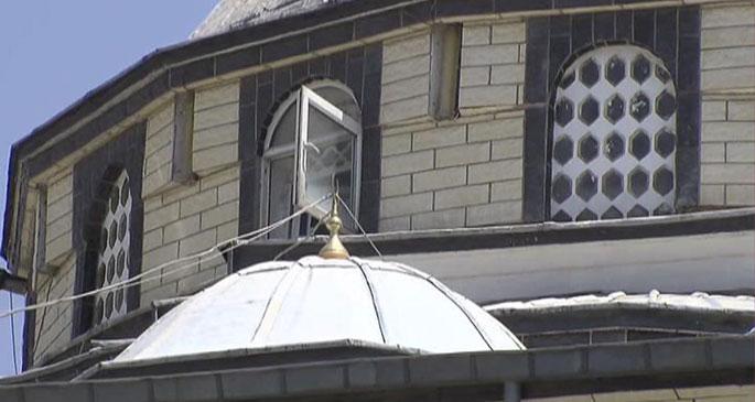 Caferi Camii yine saldırıya uğradı