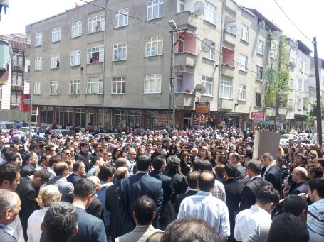 Öğretmene darp protesto edildi