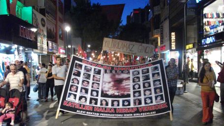 İzmir’deki anmada barış talebi yükseldi