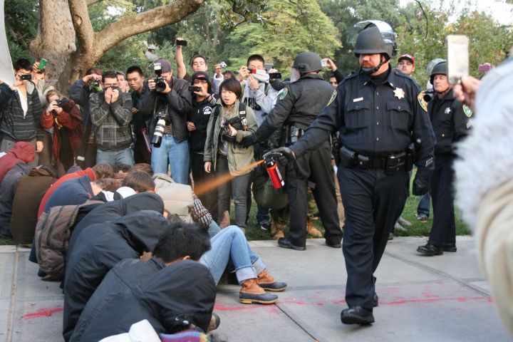 Amerikan polisinden 'sıra gazı'