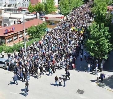 Kapitalizm insanın kirinden terinden kanından beslenir