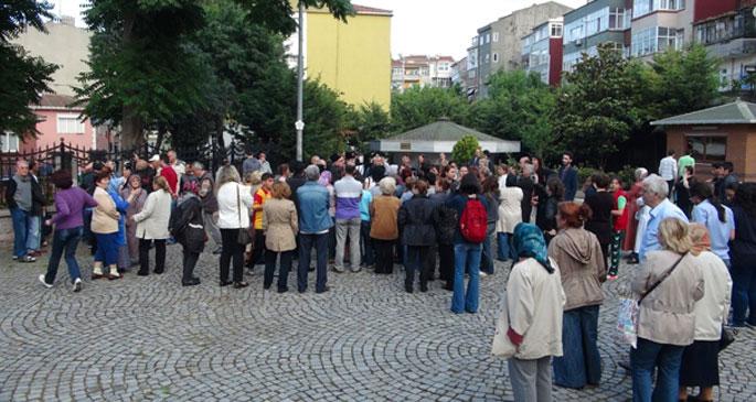 Oruç Baba Türbesi\'ne inşaat iddiası mahalleliyi sokağa döktü