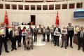 HDP'li vekiller Habip Eksik ve Sait Dede'nin uğradığı polis şiddetini Meclis'te protesto etti