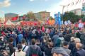 Ahmet Özer'in tutuklanması Esenyurt Meydanı'nda protesto ediliyor