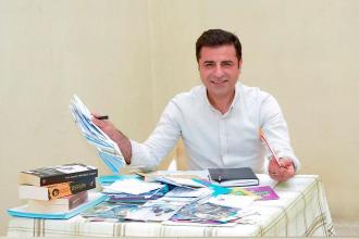 Selahattin Demirtaş: Ahmet Davutoğlu samimi bir özür dilemeden yol alamaz