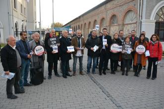 İzmir Barosu ve sendikalardan Alsancak Garı önünde insan hakları açıklaması