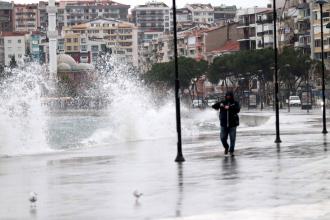 Meteoroloji: 18 ilde sağanak, doğuda karla karışık yağmur bekleniyor