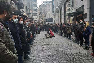 Sanatçılardan eylem: Tek derdimiz ekmek