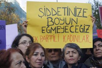 Pendik’te bir kadın sokakta bıçaklı saldırıya uğradı