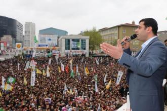 Demirtaş: Baraja sıkı sıkı sarılanlar o barajın altında kalacaklar