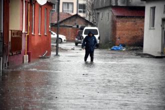 Meteoroloji'den kırmızı kodlu uyarı: Yurt genelinde şiddetli yağışlar bekleniyor