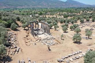 Muğla'daki Euromos Antik Kenti'nde 2 bin 500 yıllık heykeller ve yazıt bulundu