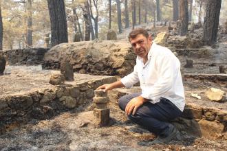 Antalya Gündoğmuş'taki yangında 800 yıllık tarihi mezarlar da zarar gördü