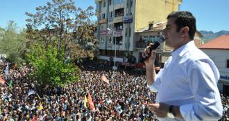 Demirtaş: Davutoğlu’nu da kurtaracak biziz, bize oy versin