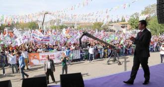 Demirtaş: Dedeleri ve babalarından kalmış gibi yiyorlar