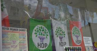 Mersin'de HDP seçim bürosuna saldırı