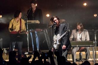 Arctic Monkeys'in İstanbul konserlerinin biletleri dakikalar içinde tükendi, karaborsaya düştü