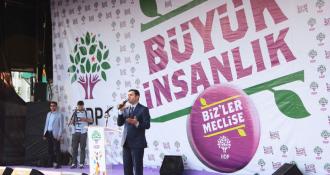 Demirtaş işçi kenti Antep’ten Bursa’da direnen işçilere selam gönderdi