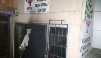 Pendik'te HDP bürosuna molotoflu saldırı