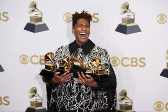 Jon Batiste Grammy Ödülleri'ne damga vurdu