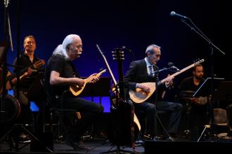 Cahit Berkay ve Cengiz Özkan aynı sahneyi paylaştı