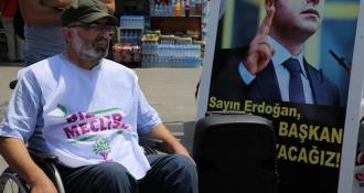 HDP adayı Musa Piroğlu 'engel' tanımıyor