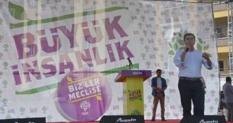 Demirtaş: Barajı geçince AKP'liler değil balkona pencereye dahi çıkamayacak