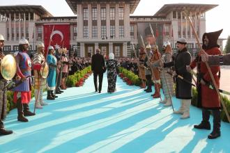 Sermaye + oluşturduğu “güçlü lider” = yıkım