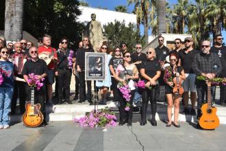 Bodrum'da müzisyenler katledilen Onur Şener için sessiz protesto düzenledi