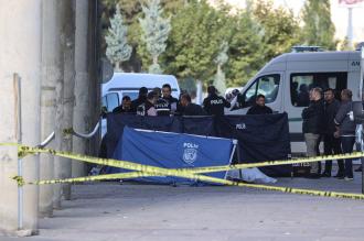 Özel harekatçı polis, boşanmak isteyen eşini ve eşinin babasını öldürüp intihar etti