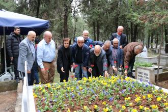 Gazeteci Mustafa Gümüşdamla mezarı başında anıldı