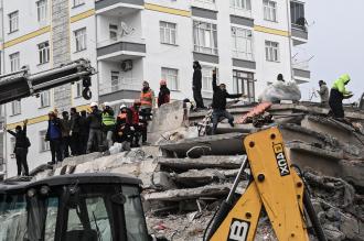 Diyarbakır'da yıkılan binalar nedeniyle 15 kişi tutuklandı