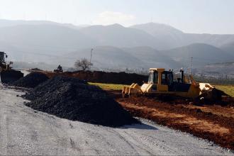 Meslek odalarının “acele edilmesin” uyarısına rağmen  Nurdağı’da 456 afet konutu için çalışma başlatıldı