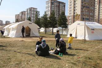 Dicle Nehri kıyısındaki çadır kente depremzedeler tepkili: Diyarbakır’da başka yer mi kalmadı?