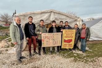 Depremzedeleri ziyaret eden DAY-MER: İngiltere’den emekçilerin dayanışmasını sürdüreceğiz