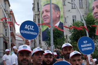 Masanın bir ucunda sermaye partileri diğer ucunda belediye işçileri