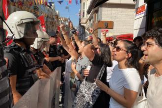 Özel sektör öğretmenlerinin eylemine müdahale eden polis çok sayıda öğretmeni gözaltına aldı