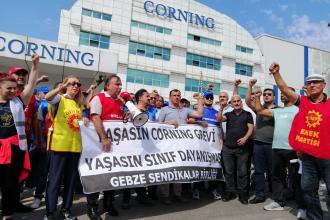 Gebze Sendikalar Birliği Corning grevini ziyaret etti