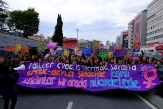 Valilik her yolu deniyor: 25 Kasım yürüyüşü öncesi Taksim'deki istasyonlar kapatılıyor