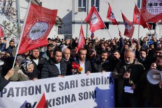 Özak Tekstil işçileri fabrika önünden seslendi: İşçiler, patronun emir kulu, uluslararası sermayenin kölesi değil