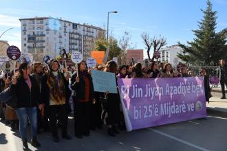 Van'da genç kadın işçiler buluştu: Seçeneksiz değiliz